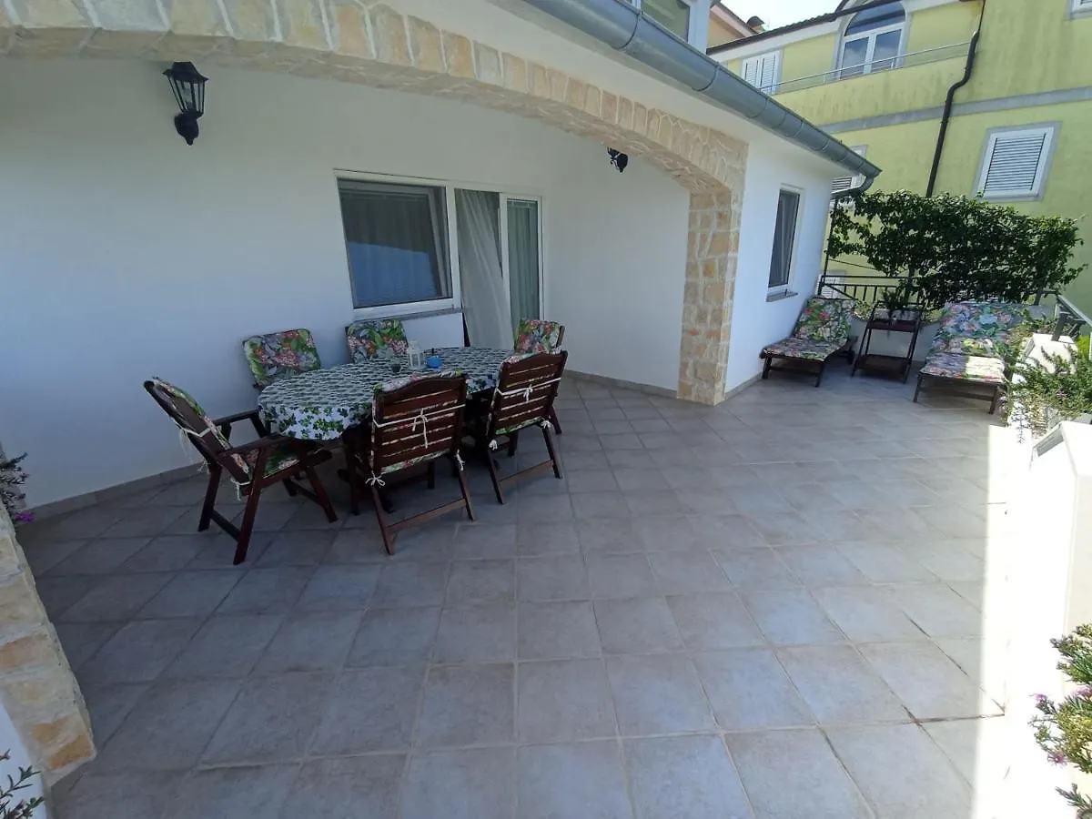Apartments Tina Пула