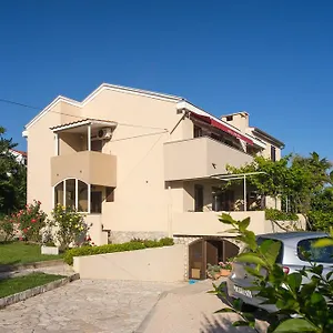 Ivanka Dujmovic Apartment Baška