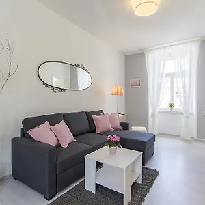 Center Tina Apartment Pula